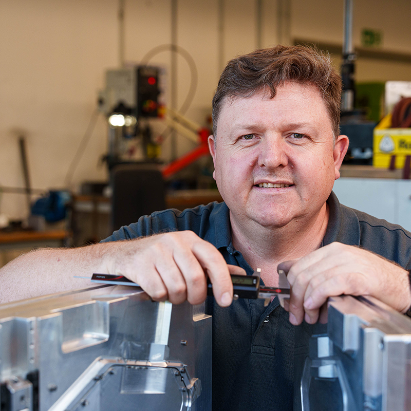 Memoplast-Karriere-offene-Stellen-Werkzeugmechaniker-Job-Kunststofprototypen